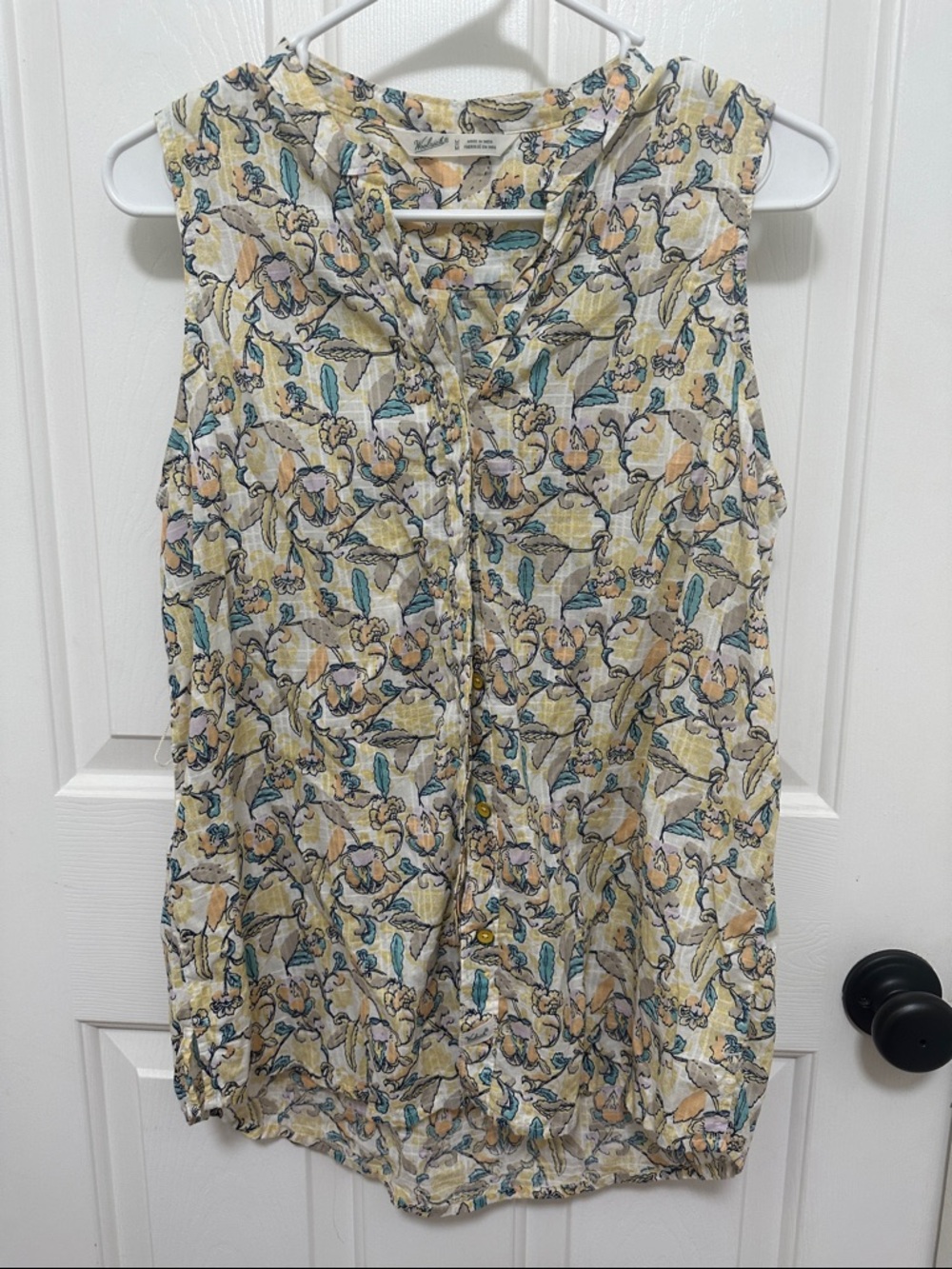 0063 Woolrich Floral Sleeveless Button-Front Camisole in Cream, Teal, yellow med